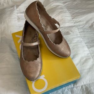 Rose gold June Aetrex Mary Janes 7.5-8